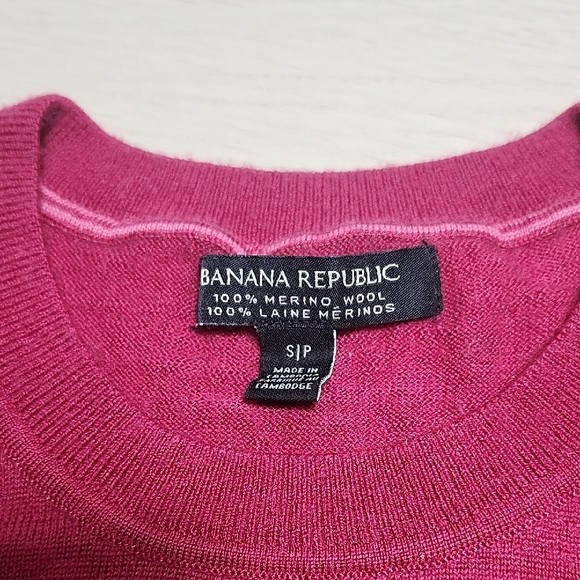 BANANA REPUBLIC 100% Merino wool raspberry red crew neck sweater - Picture 6 of 9